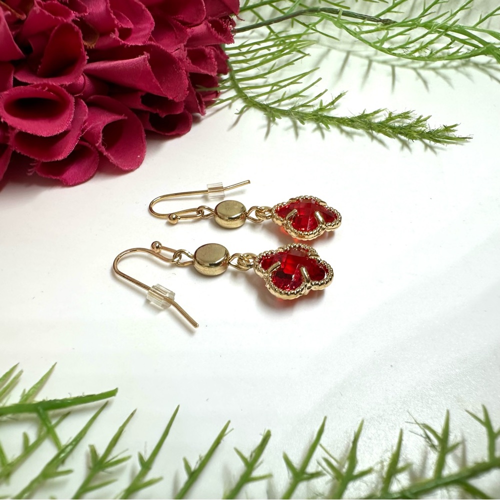 NEW⚜️Crystal Clover Charm Red Glass Earrings - Picture 4 of 6